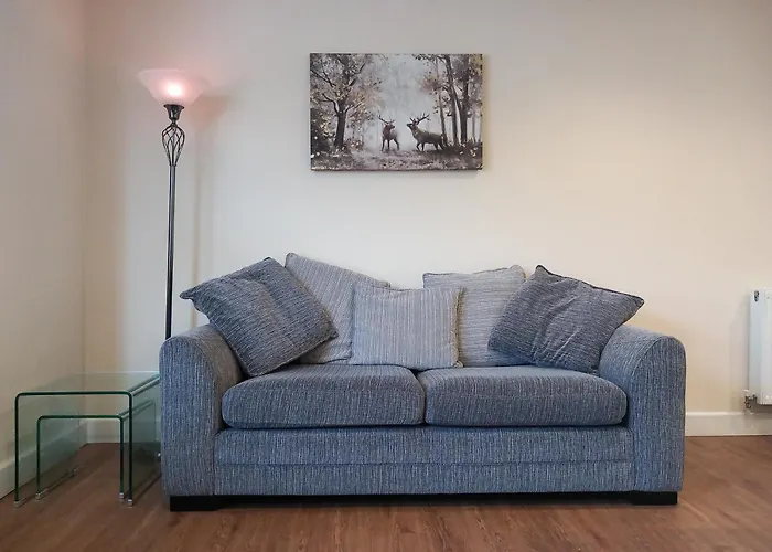 Modern Large 2 Bed Whole Apartment - Free Parking - Ground Floor - Central Beeston