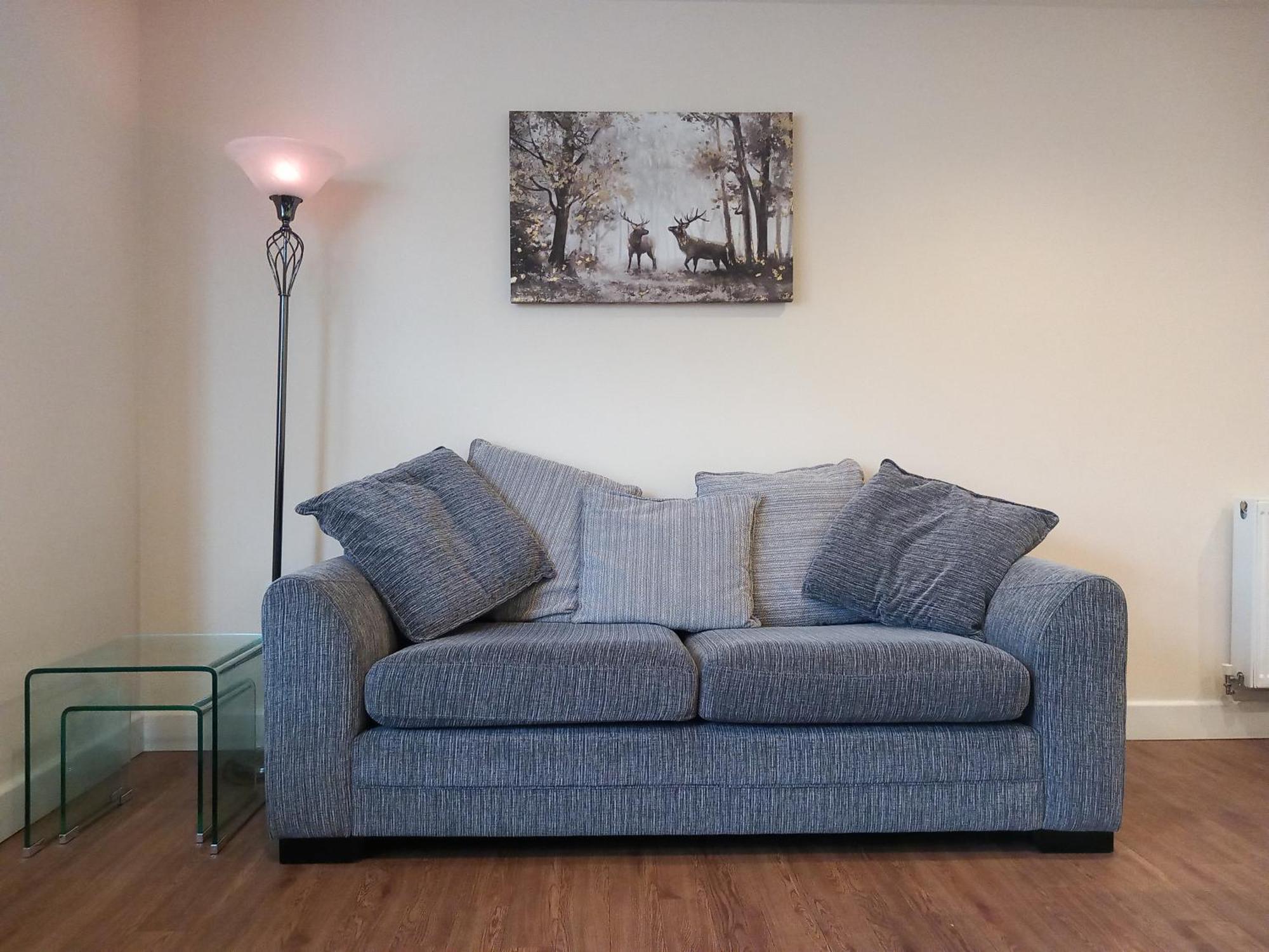 Modern Large 2 Bed Whole - Free Parking - Ground Floor - Beeston